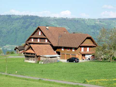 Moderne 4.5 Zimmer Wohnung mit Bergblick in Meierskappel Meierskappel