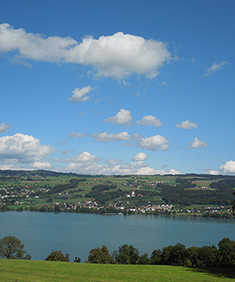 Moderne Gartenwohnung mit Seeblick in Retschwil 6285 Retschwil